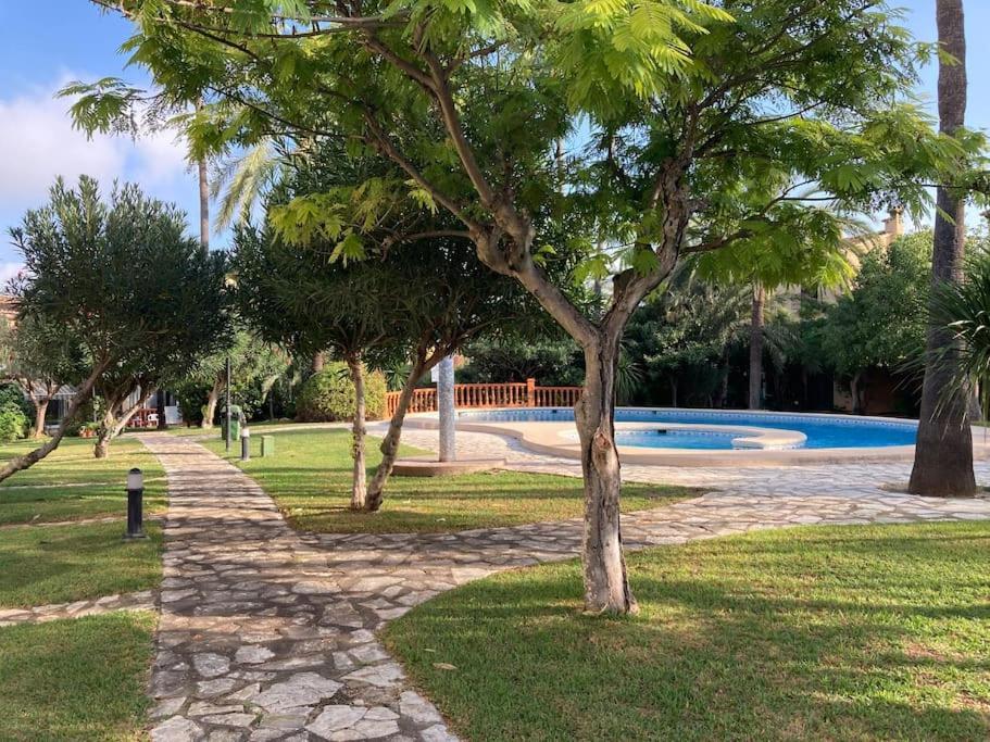 Adosado En Denia Con Gran Jardin Villa Bagian luar foto